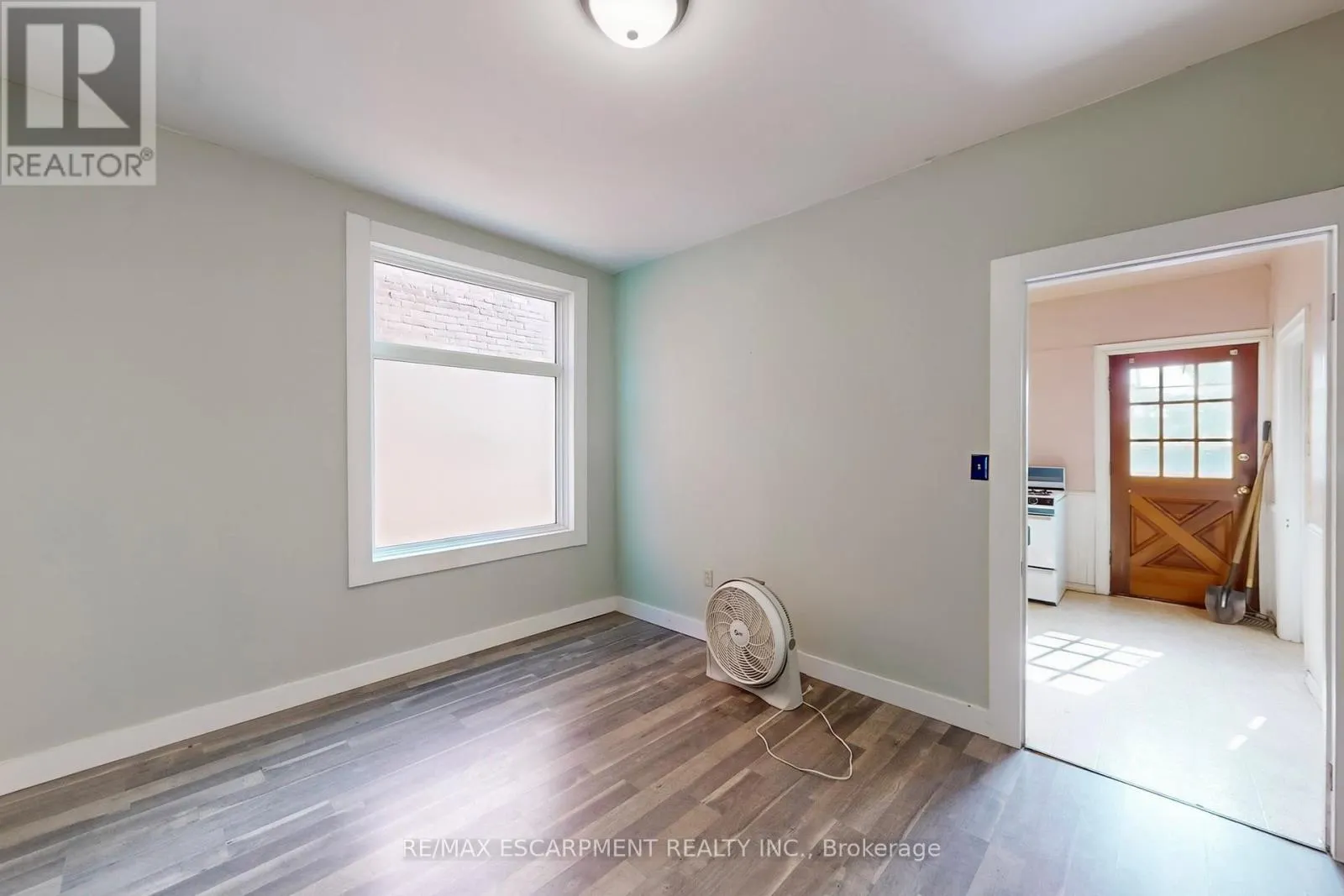 206 LOCKE STREET N
