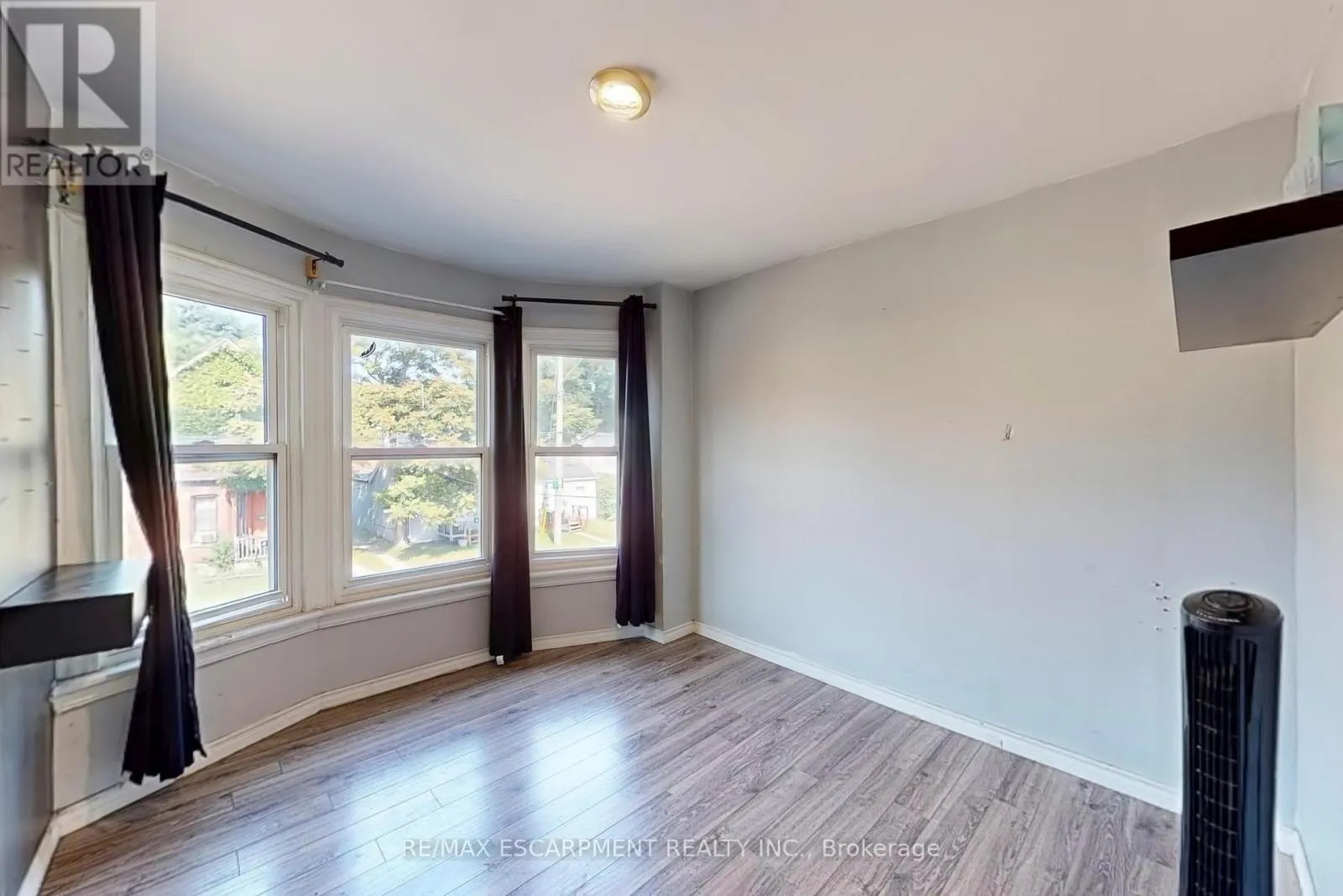 206 LOCKE STREET N
