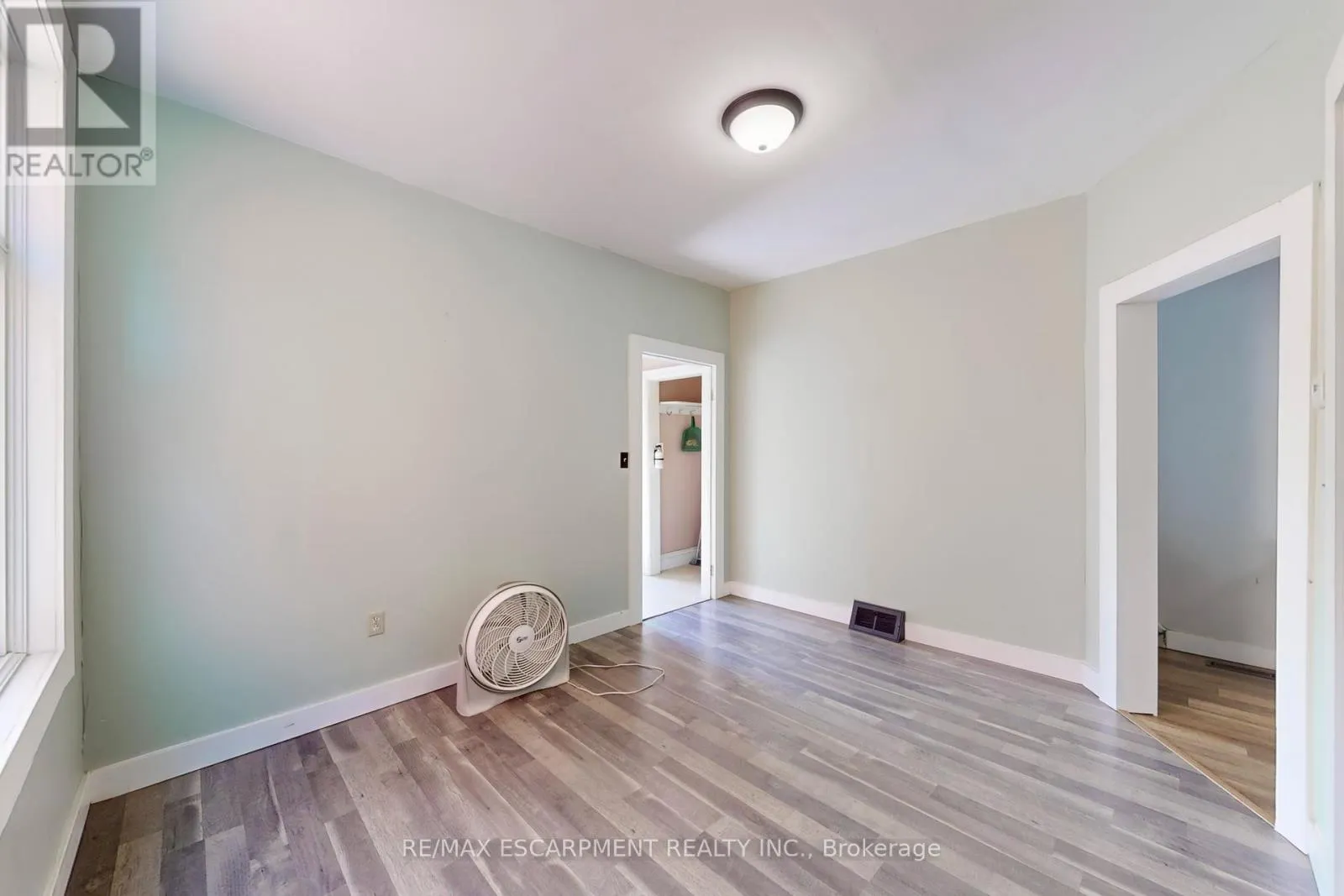 206 LOCKE STREET N