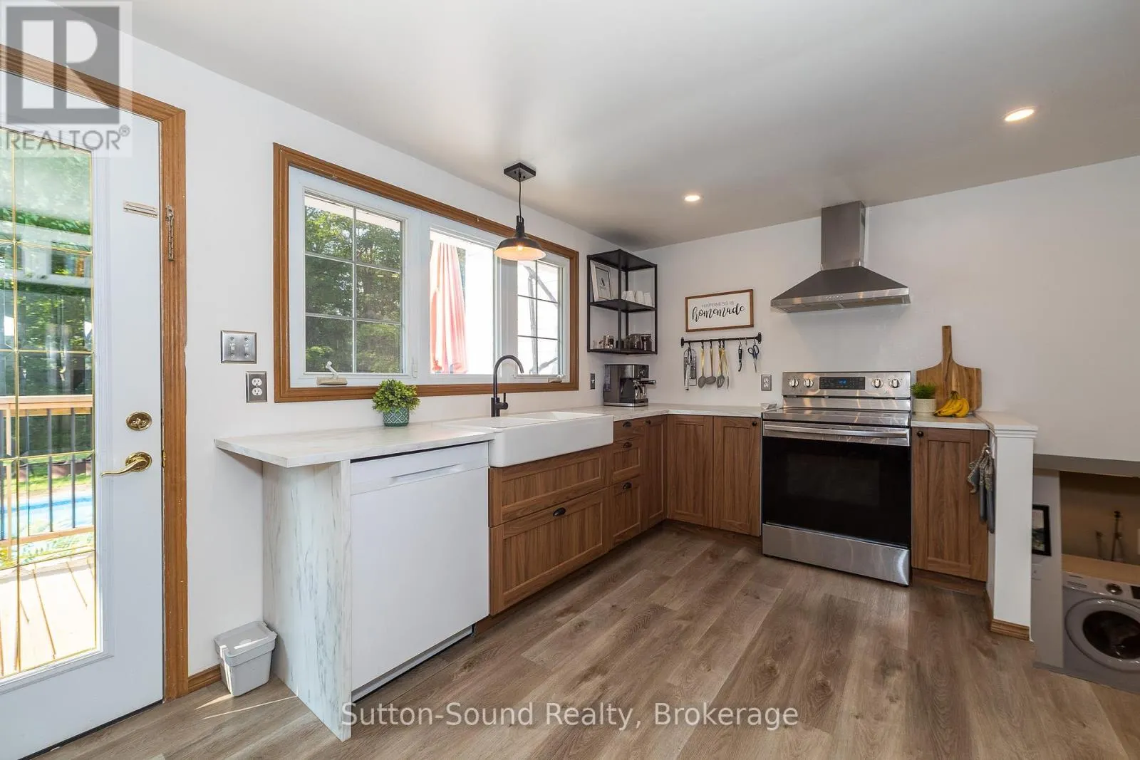 475 20TH STREET W