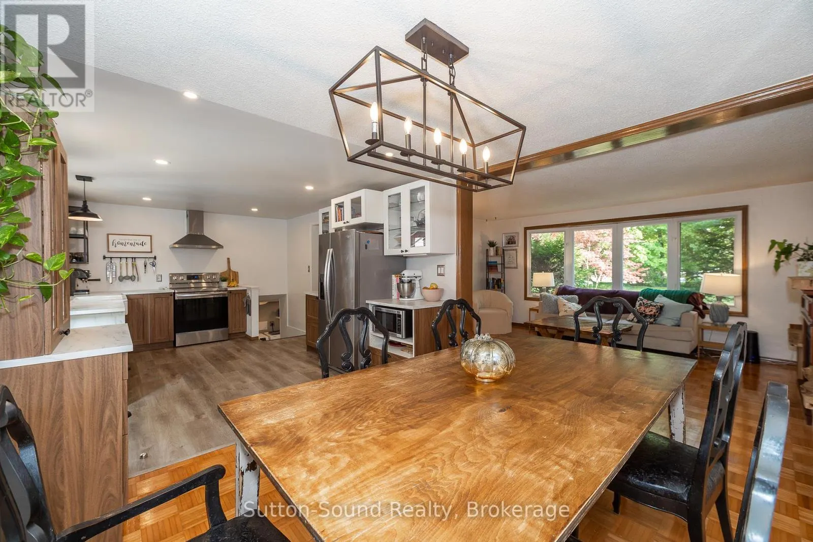 475 20TH STREET W