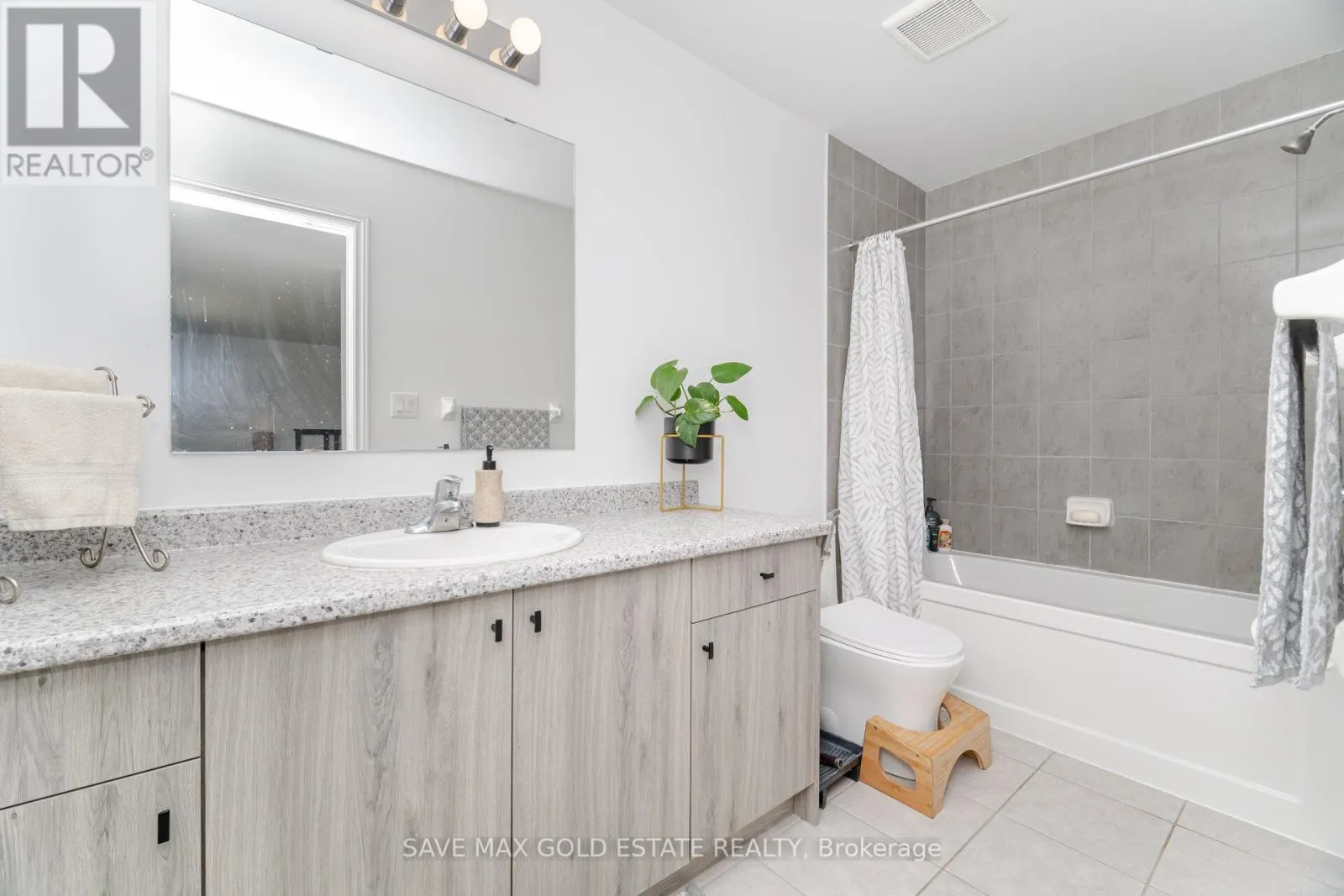 292 FREURE DRIVE