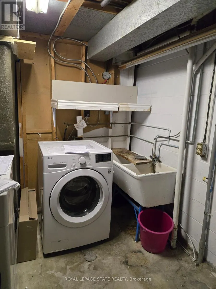 4 - 153 LIMERIDGE ROAD W