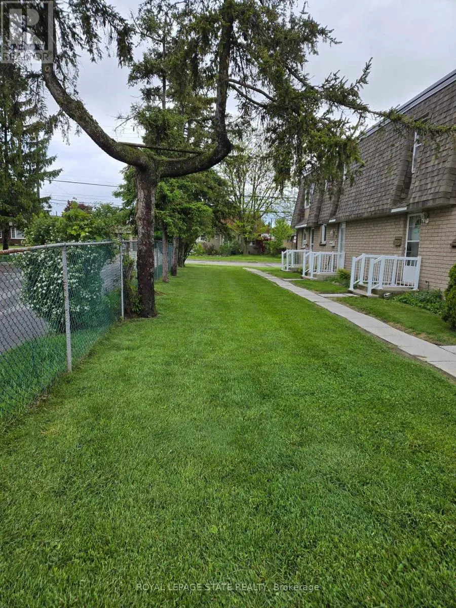 4 - 153 LIMERIDGE ROAD W