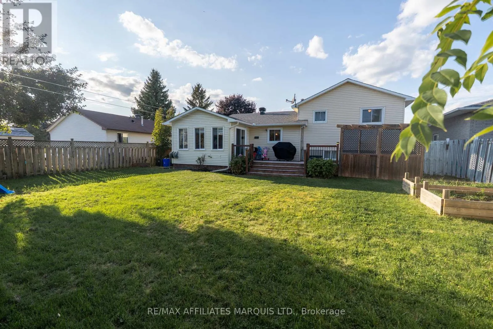 1619 FIRST STREET E