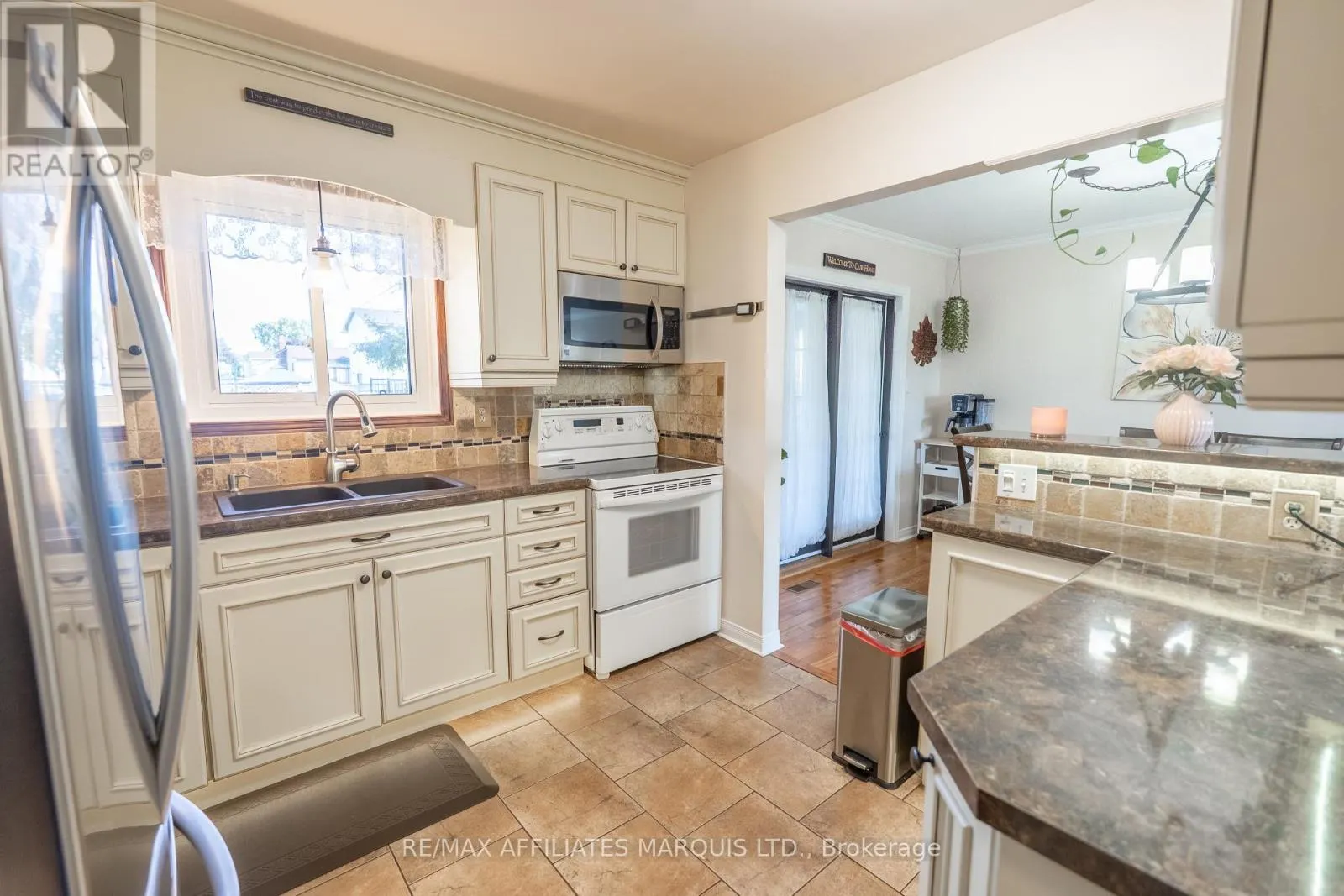 1619 FIRST STREET E