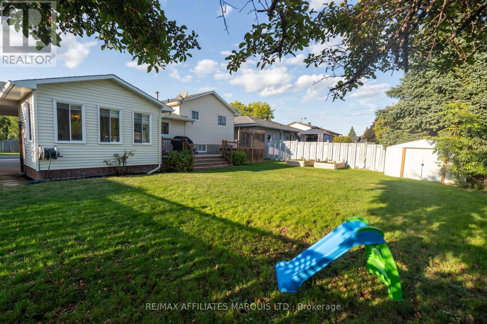1619 FIRST STREET E