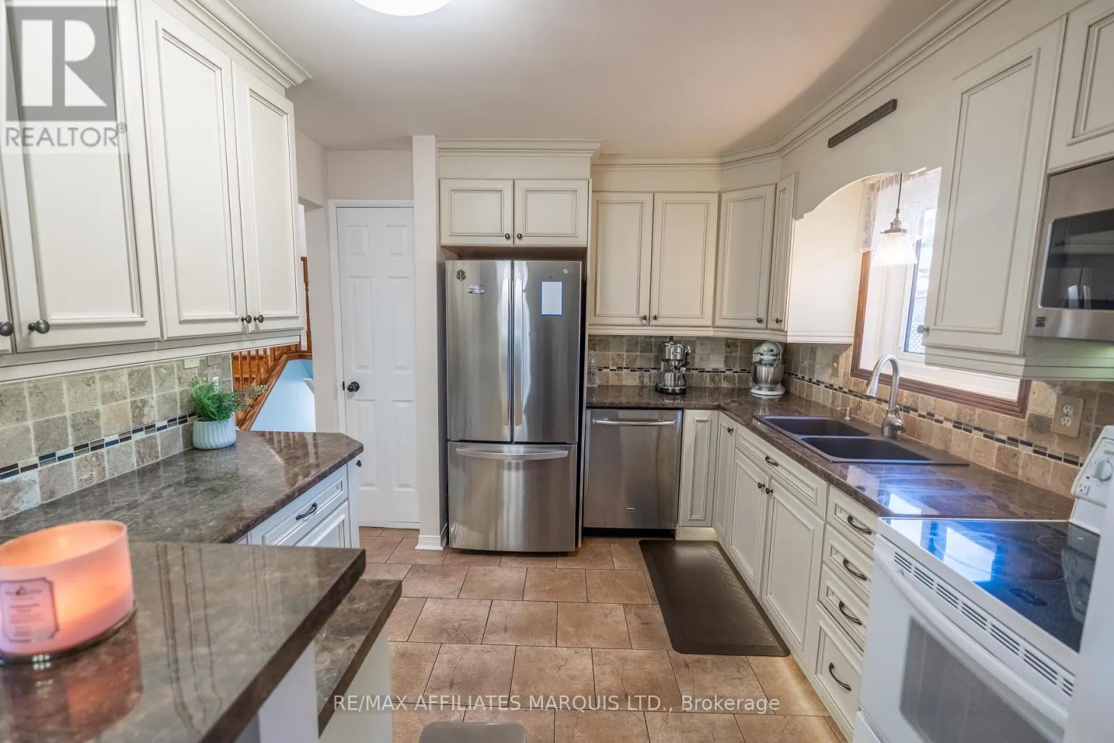 1619 FIRST STREET E