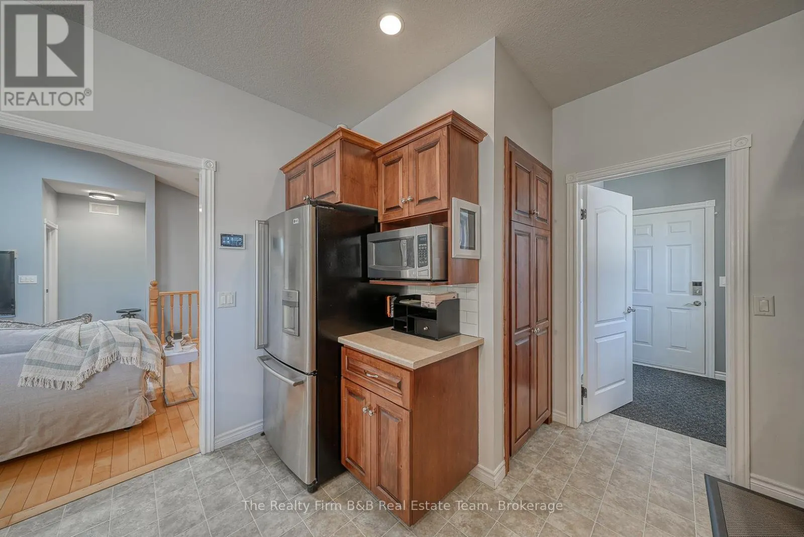504 CRESTWOOD CRESCENT