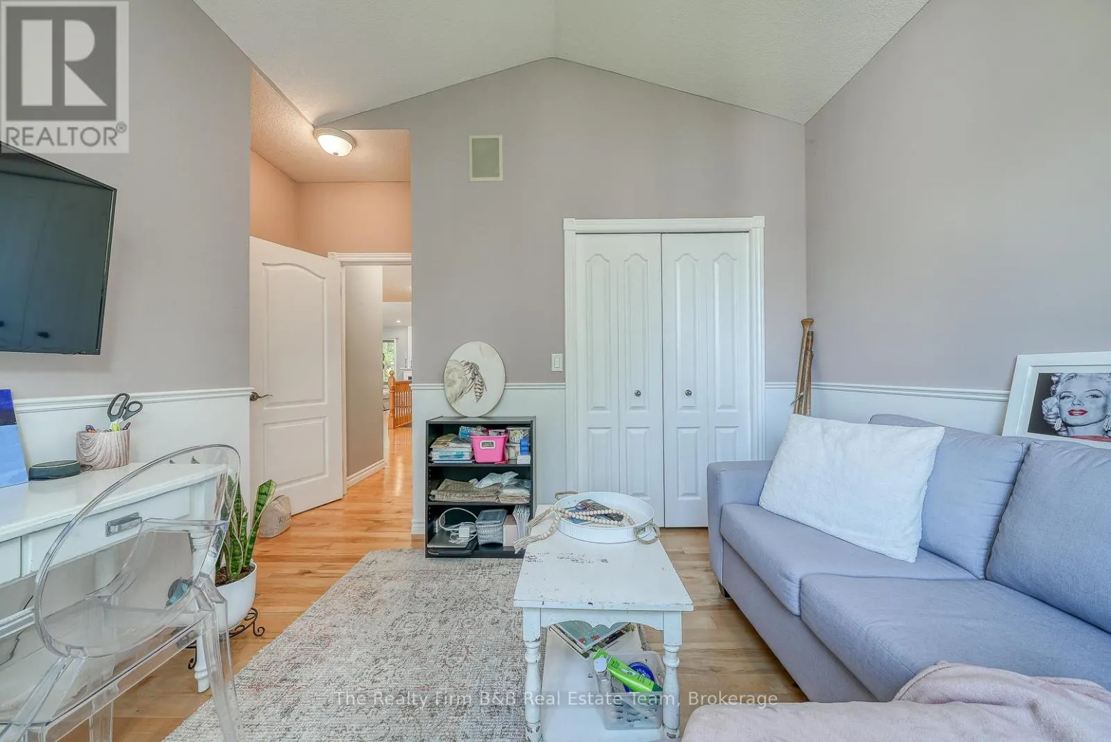 504 CRESTWOOD CRESCENT