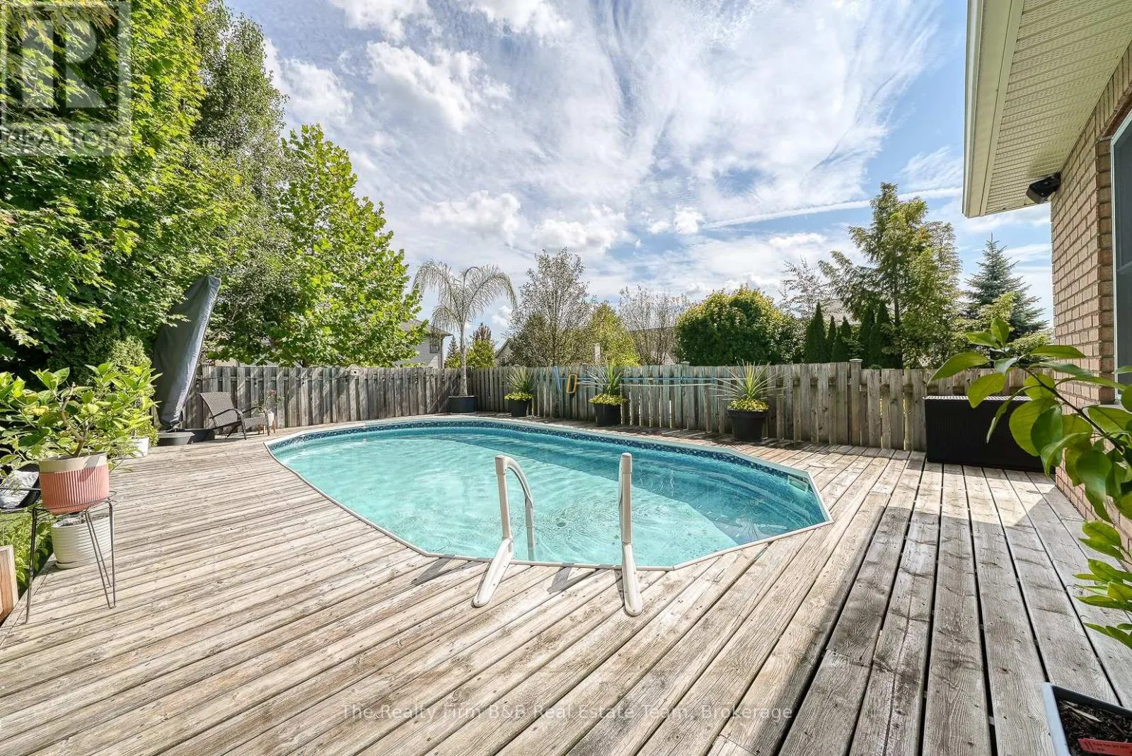 504 CRESTWOOD CRESCENT