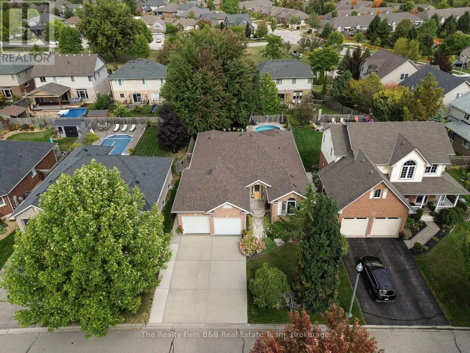504 CRESTWOOD CRESCENT