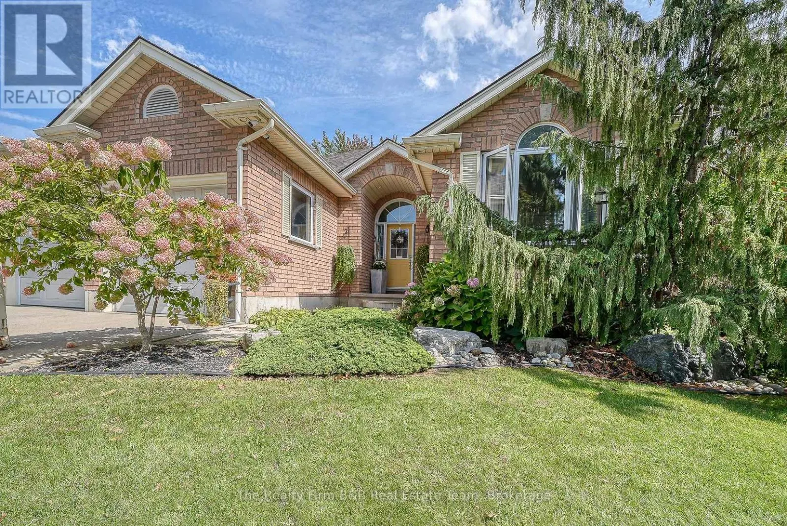 504 CRESTWOOD CRESCENT