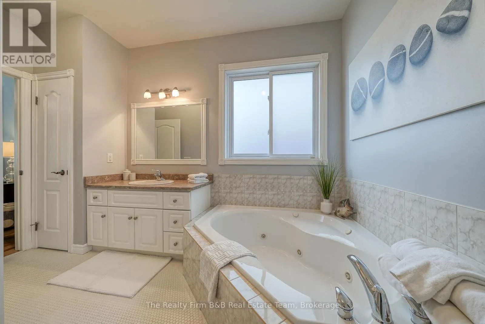 504 CRESTWOOD CRESCENT