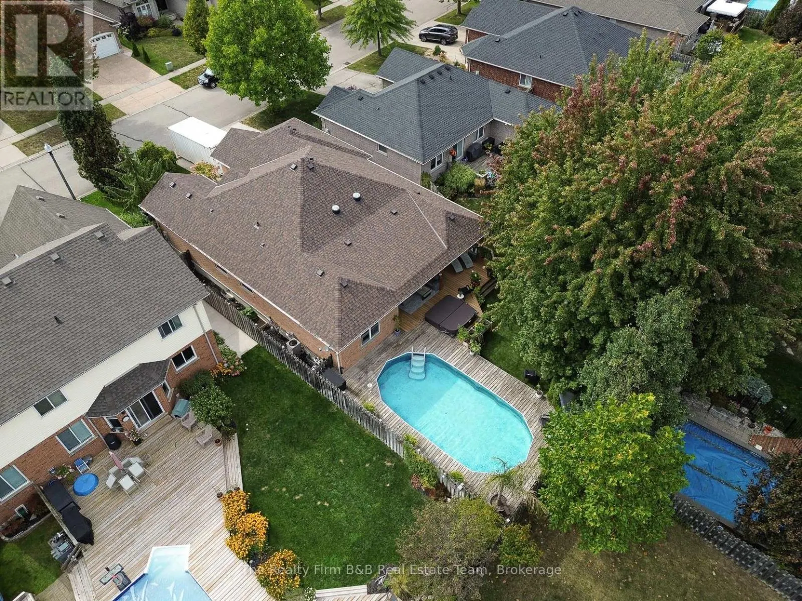 504 CRESTWOOD CRESCENT