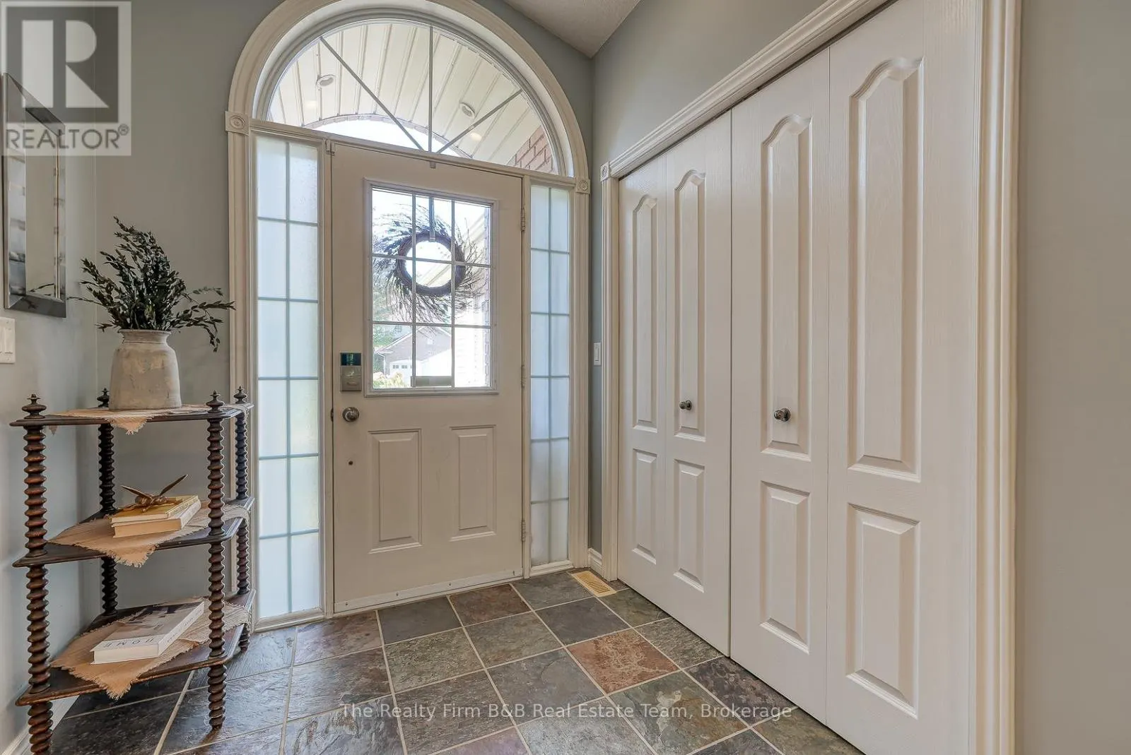 504 CRESTWOOD CRESCENT
