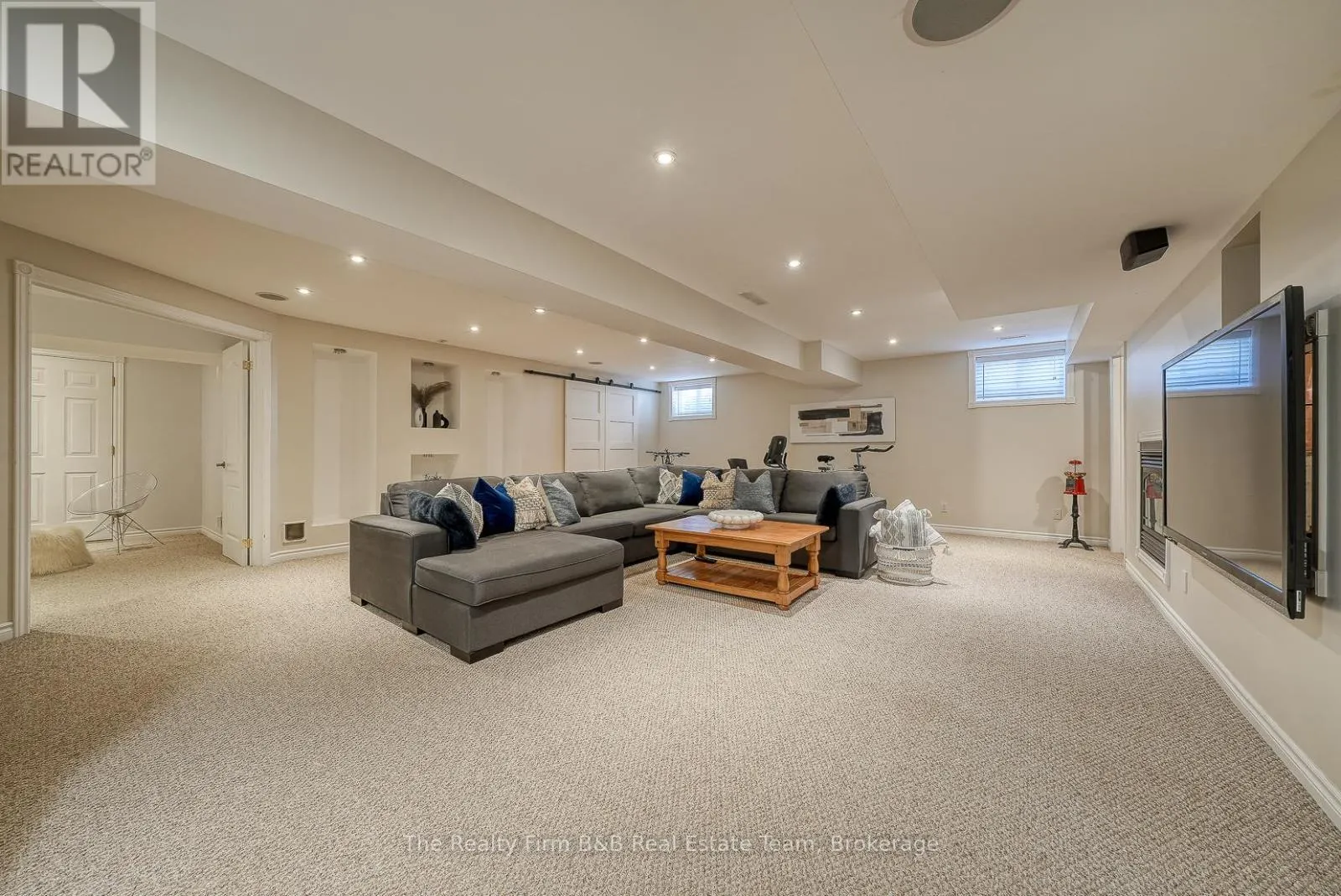 504 CRESTWOOD CRESCENT