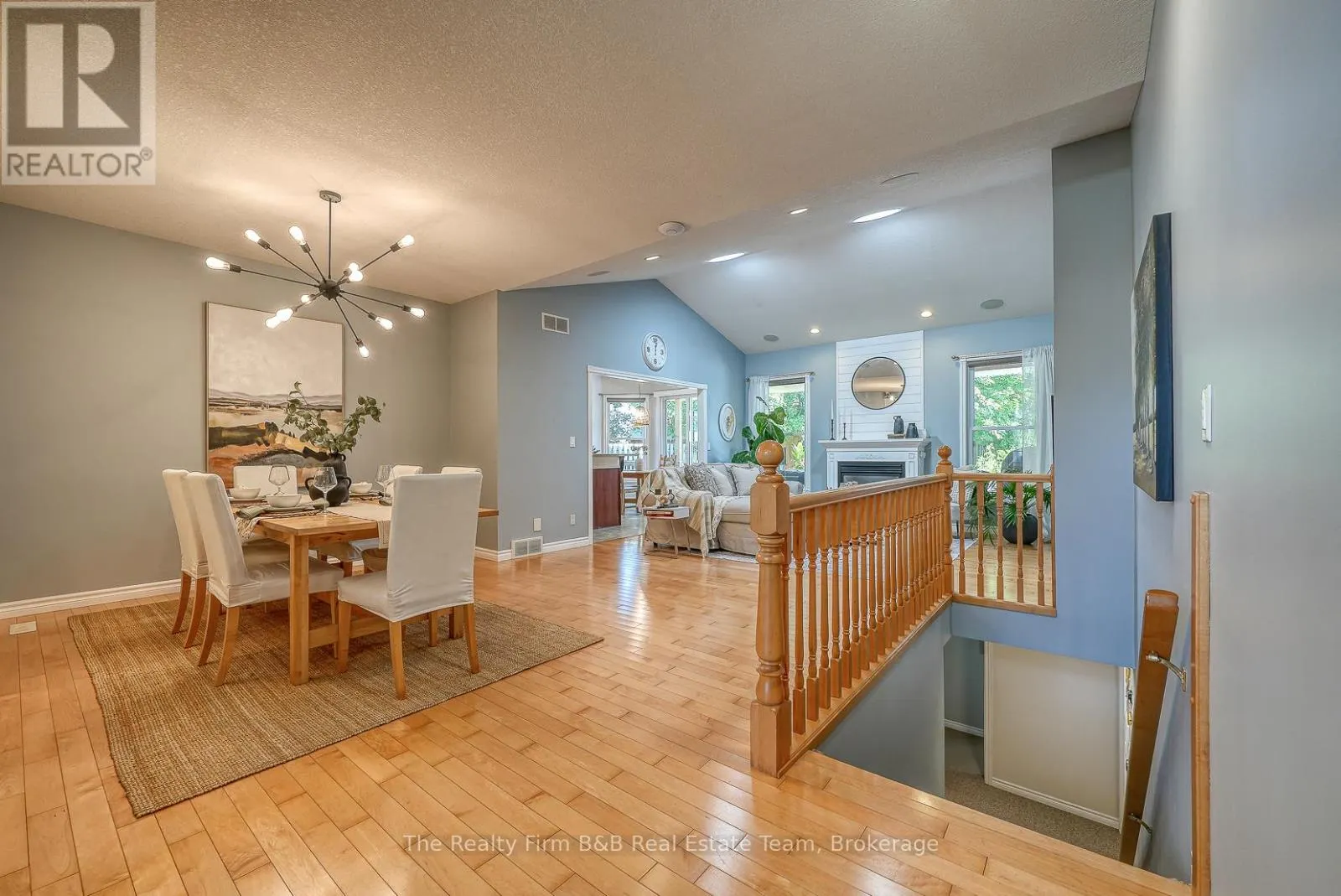 504 CRESTWOOD CRESCENT