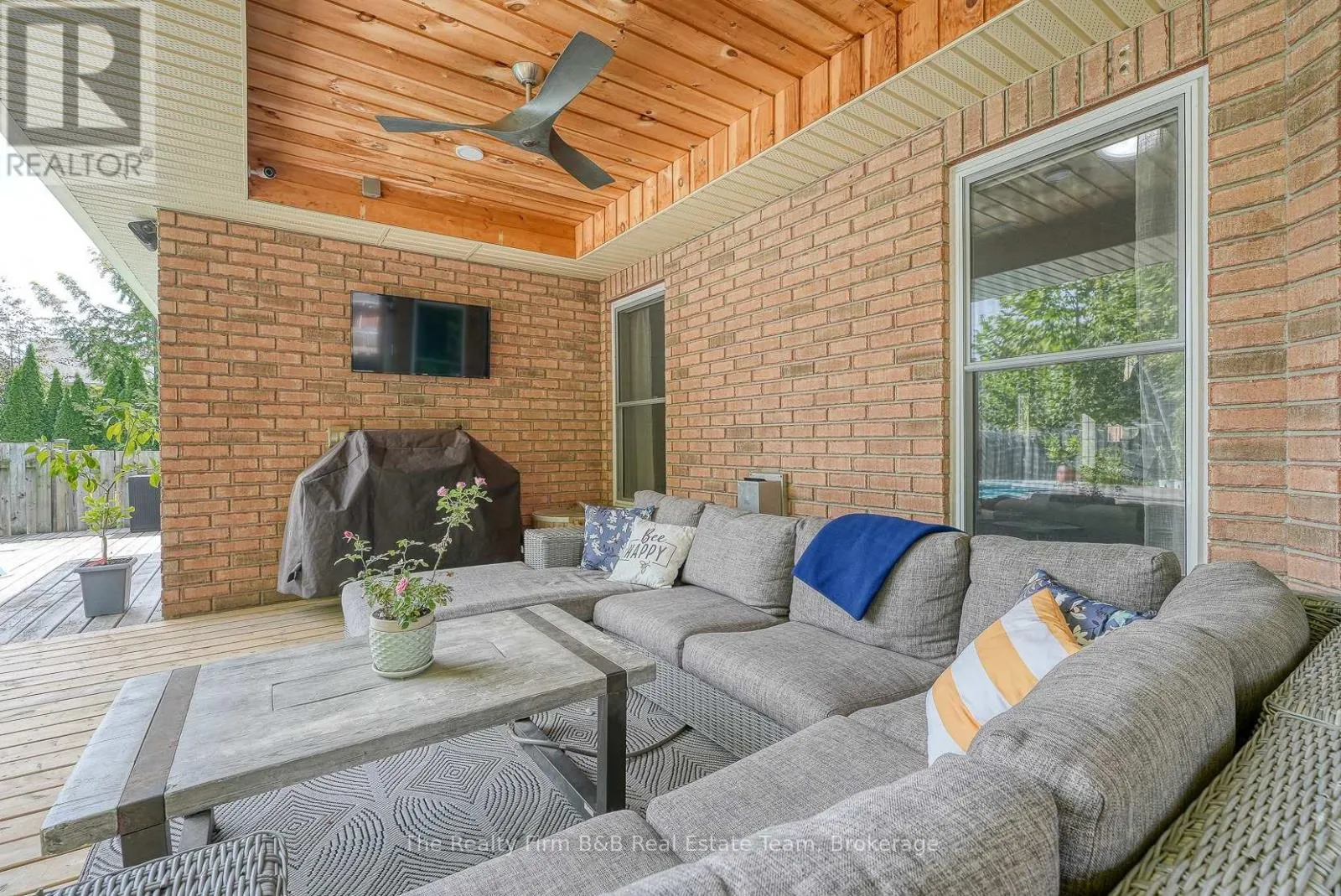 504 CRESTWOOD CRESCENT