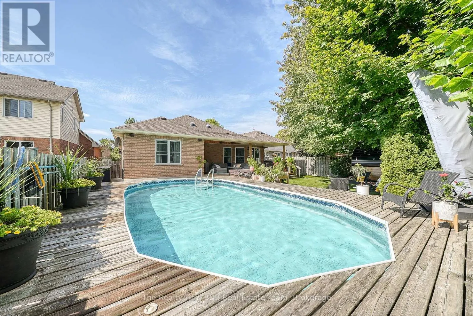 504 CRESTWOOD CRESCENT