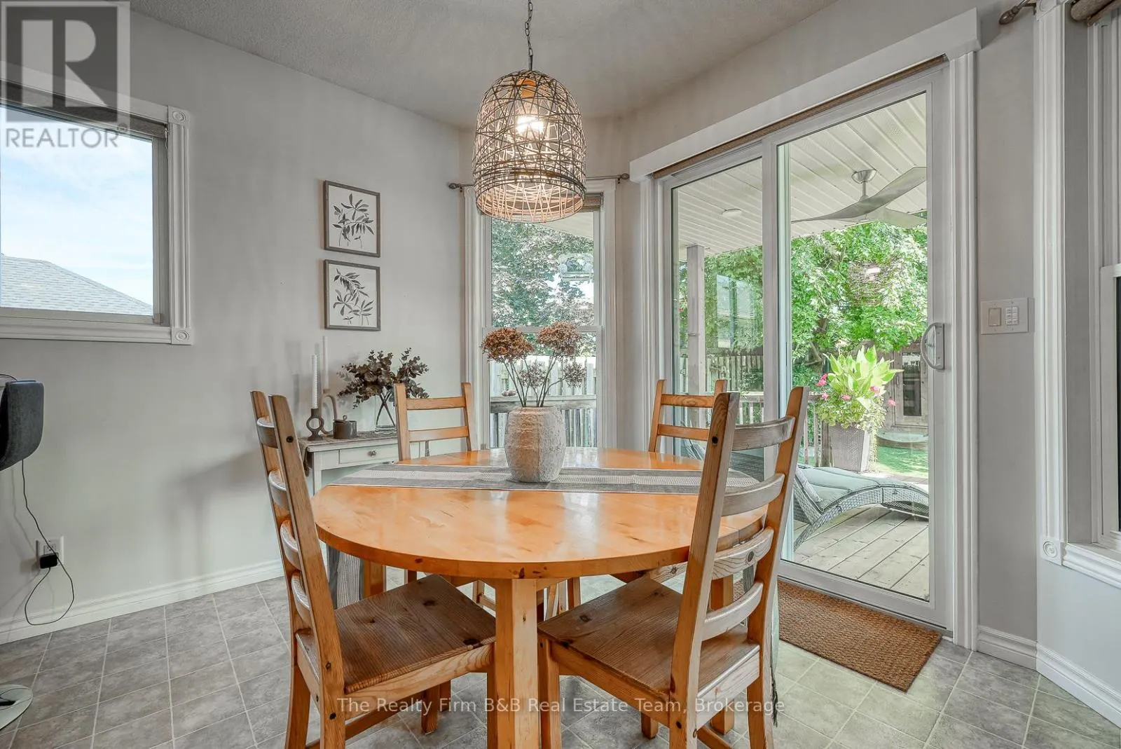 504 CRESTWOOD CRESCENT