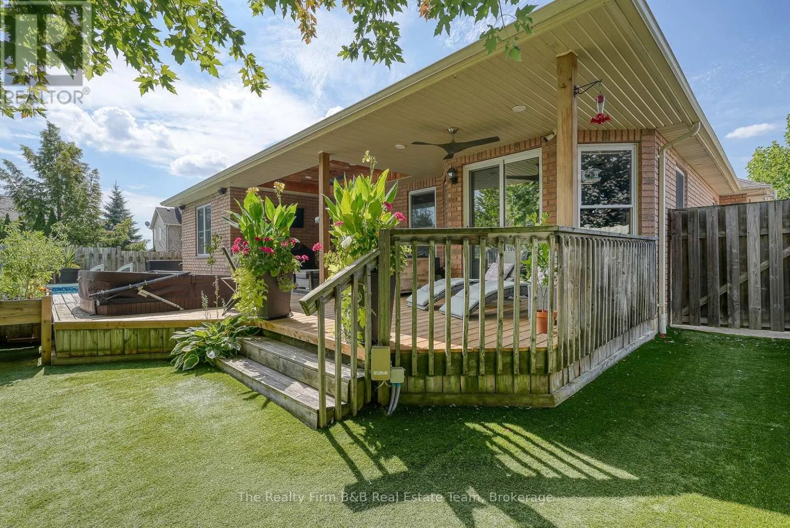 504 CRESTWOOD CRESCENT