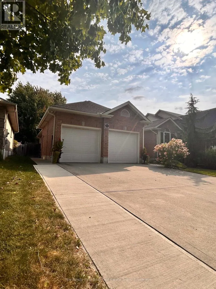 504 CRESTWOOD CRESCENT