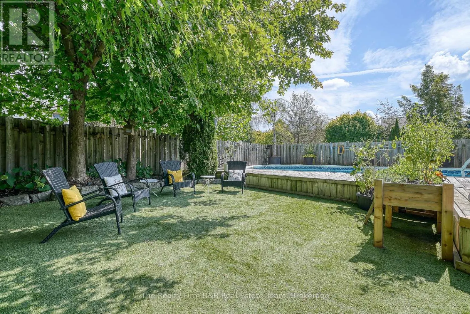 504 CRESTWOOD CRESCENT