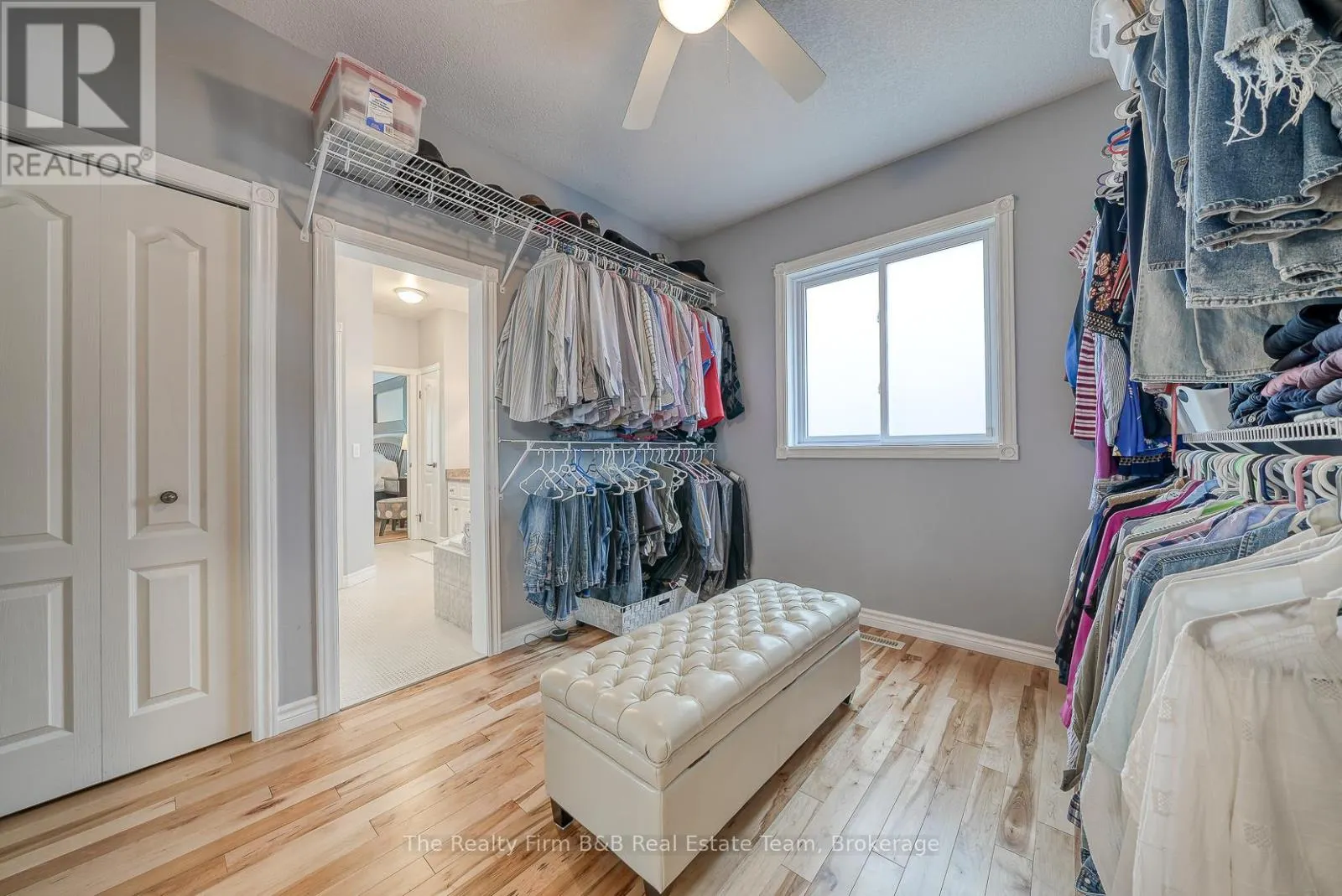 504 CRESTWOOD CRESCENT