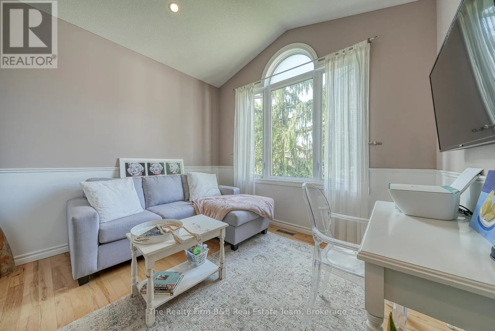 504 CRESTWOOD CRESCENT