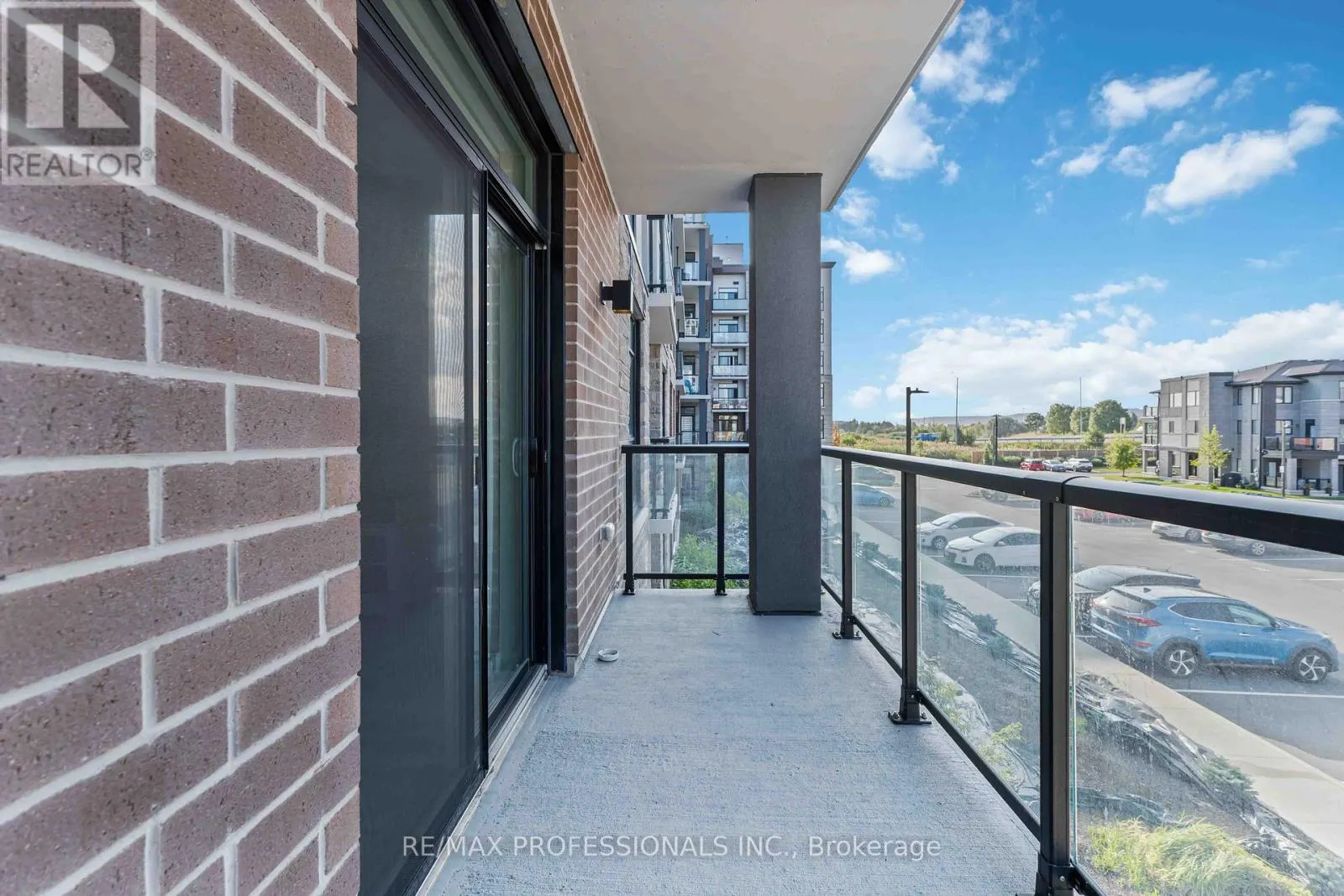 207 - 600 NORTH SERVICE ROAD