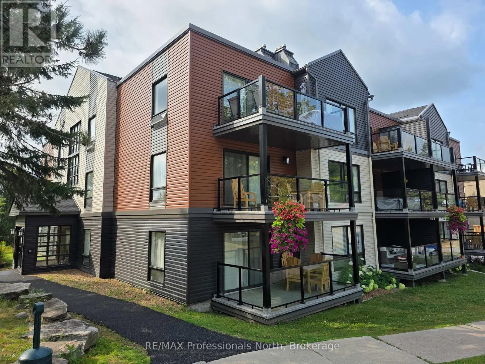 52-203 - 1235 DEERHURST DRIVE, #52-203