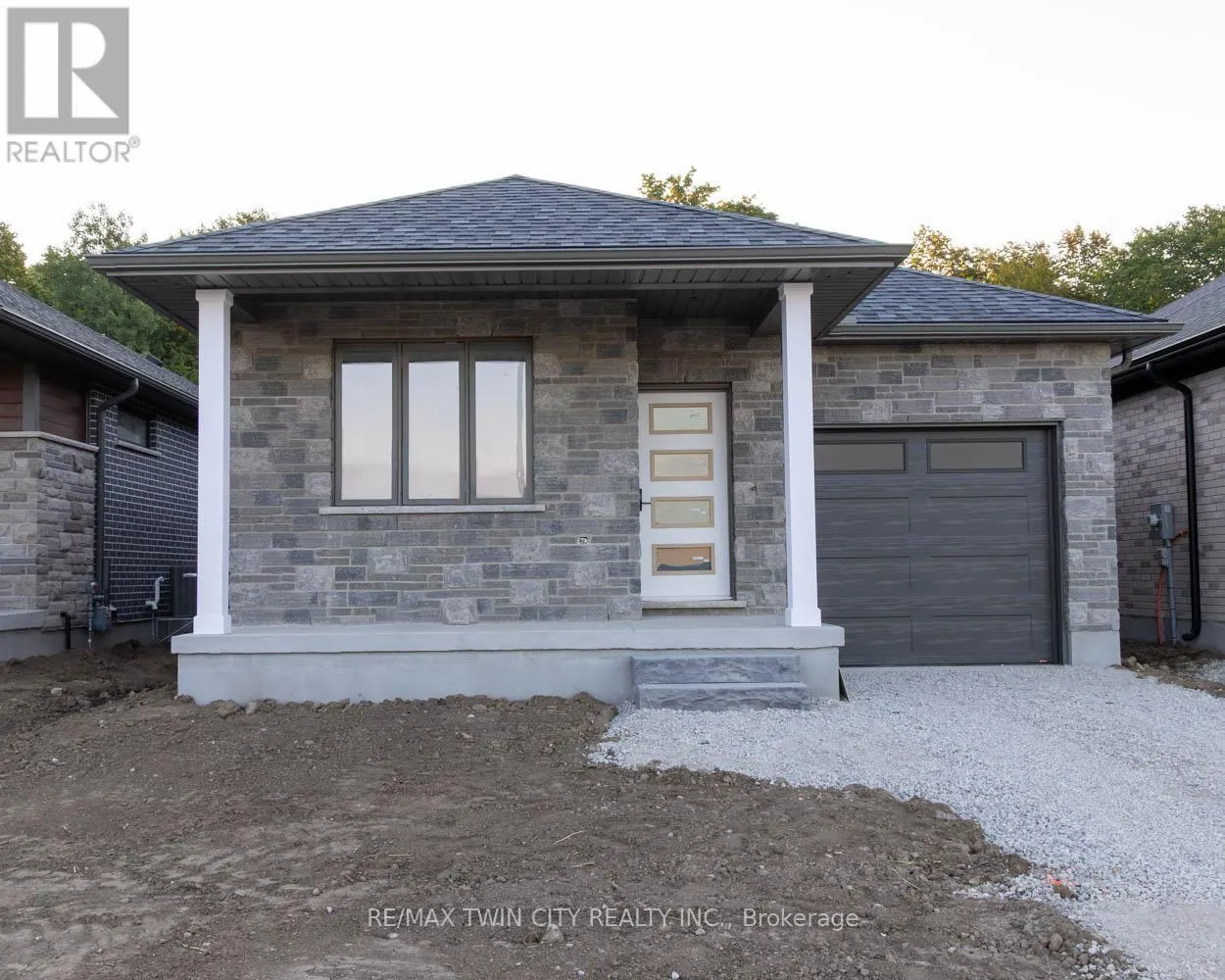 27 TUPELO CRESCENT