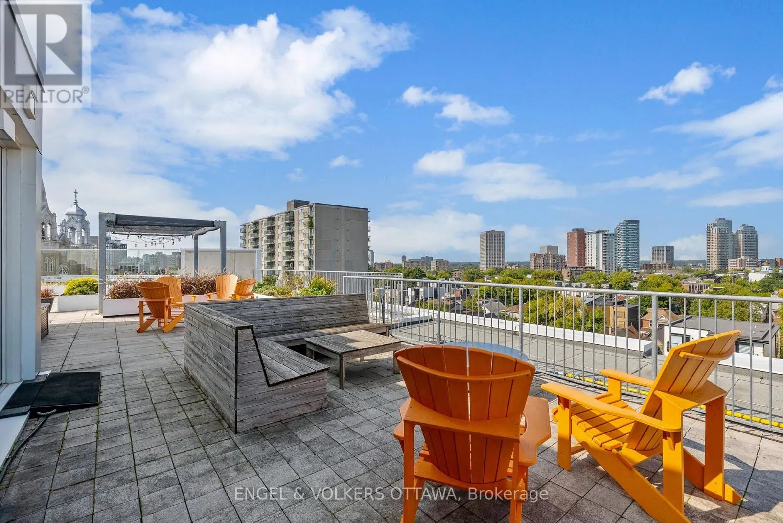 209 - 1000 WELLINGTON STREET W