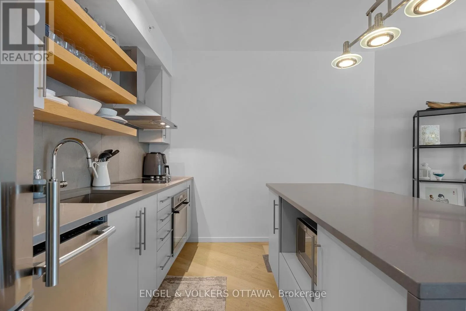 209 - 1000 WELLINGTON STREET W