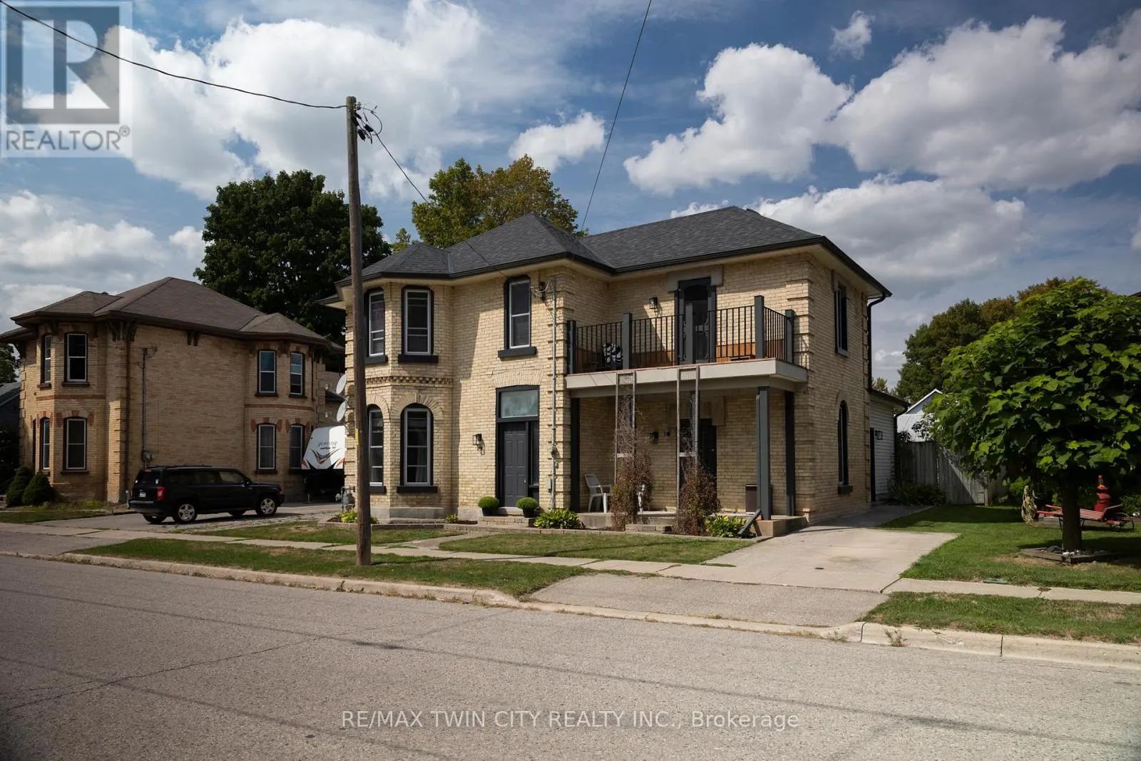 14 ELGIN STREET W