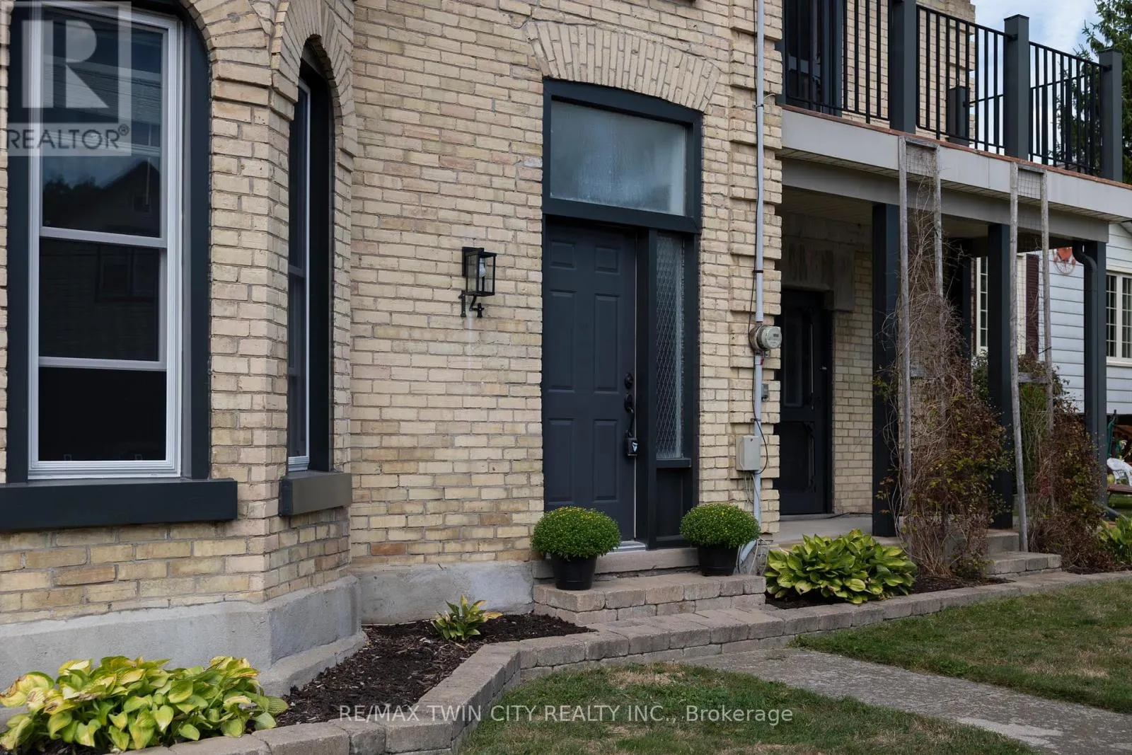 14 ELGIN STREET W