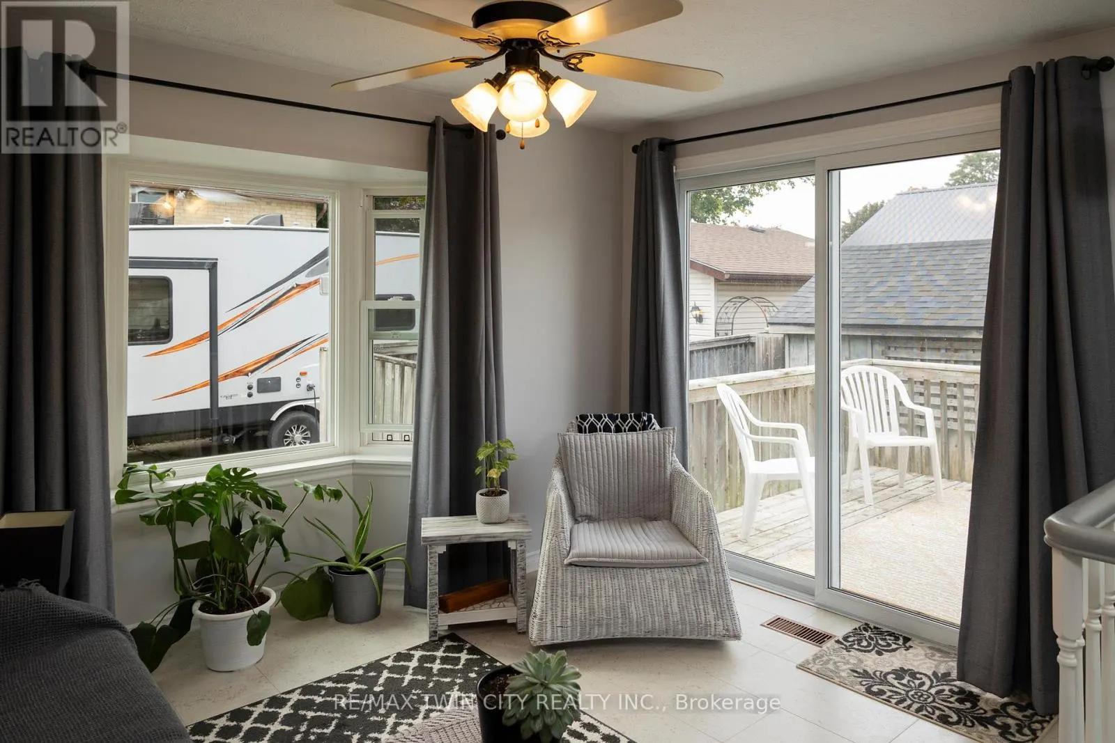 14 ELGIN STREET W