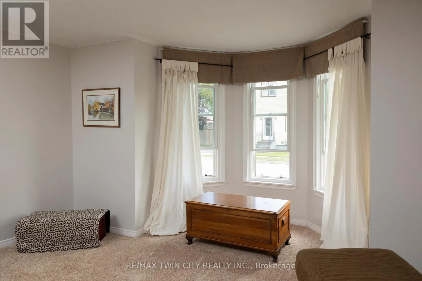14 ELGIN STREET W