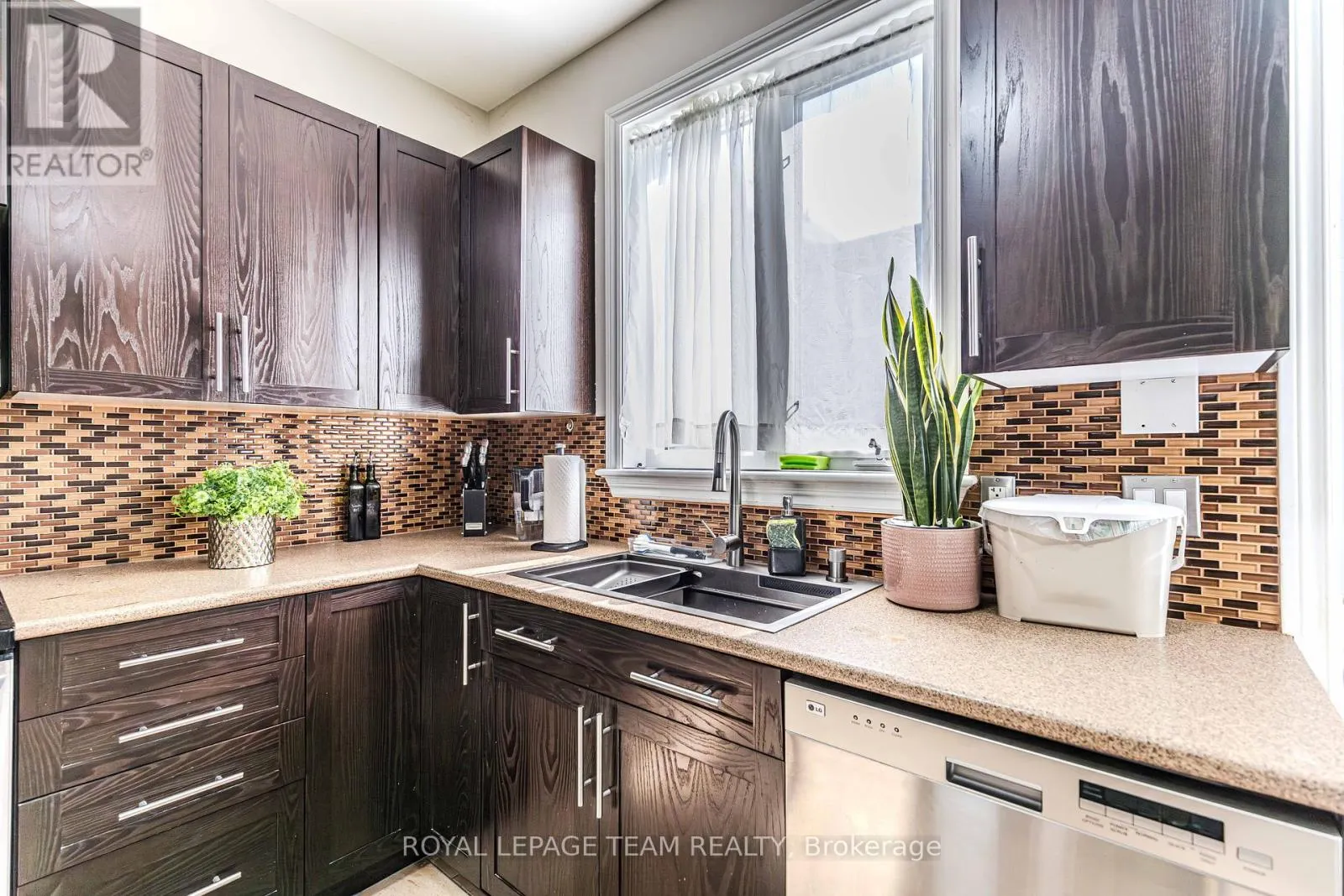 55 EMERALD POND PRIVATE