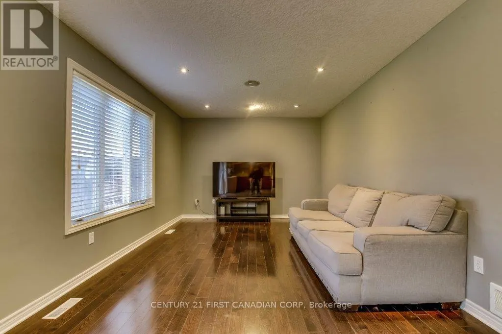 1678 BLACKMAPLE CRESCENT