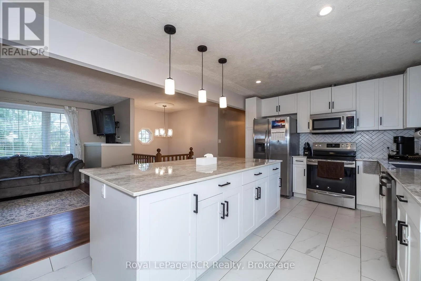 876 27TH STREET W