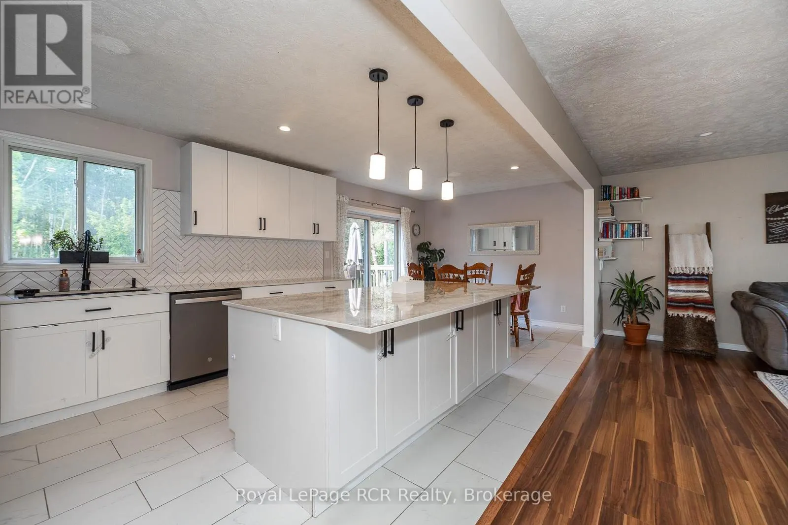 876 27TH STREET W