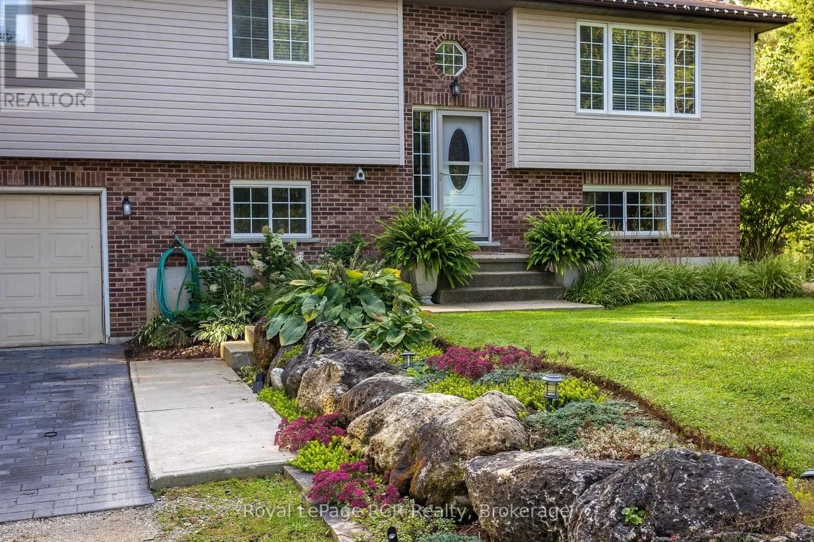 876 27TH STREET W