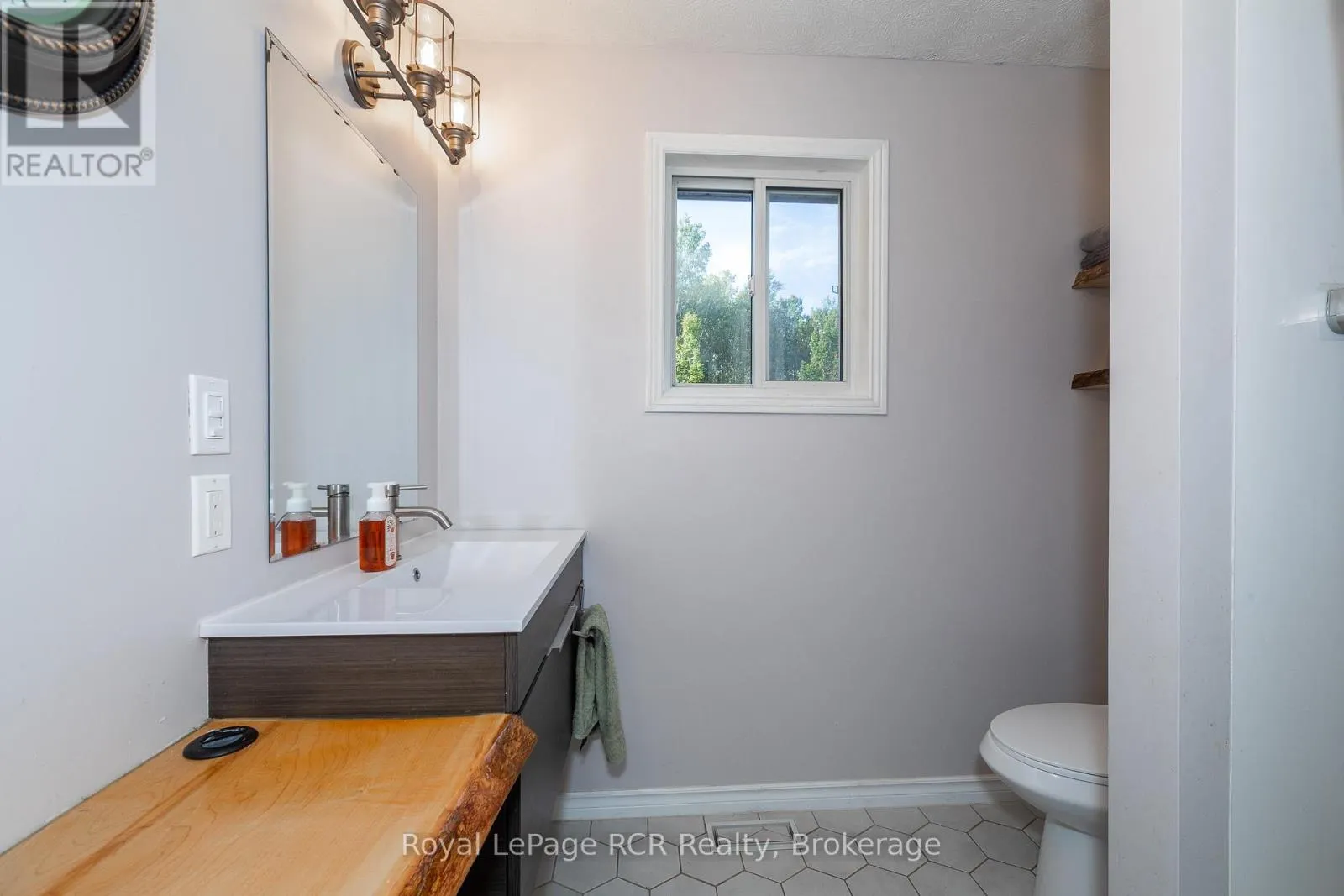 876 27TH STREET W