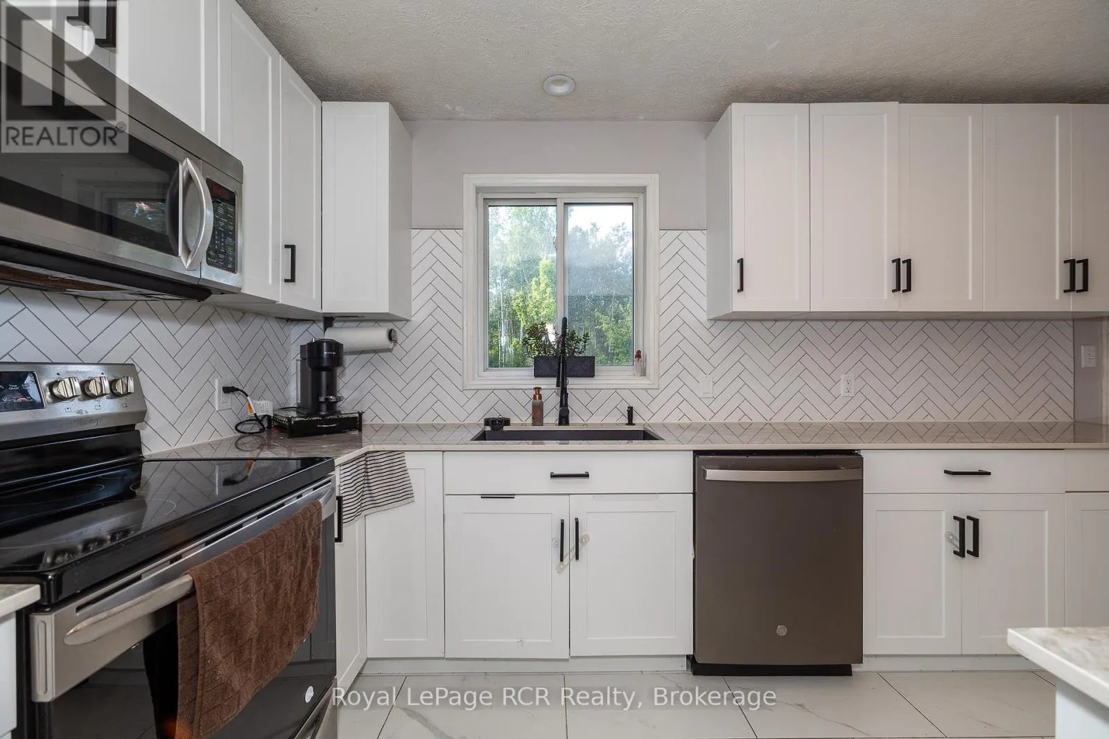 876 27TH STREET W