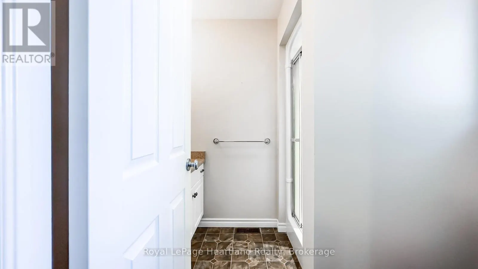 42 IROQUOIS LANE