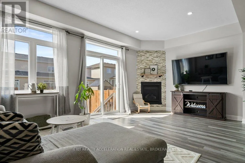 1551 DAVENPORT CRESCENT