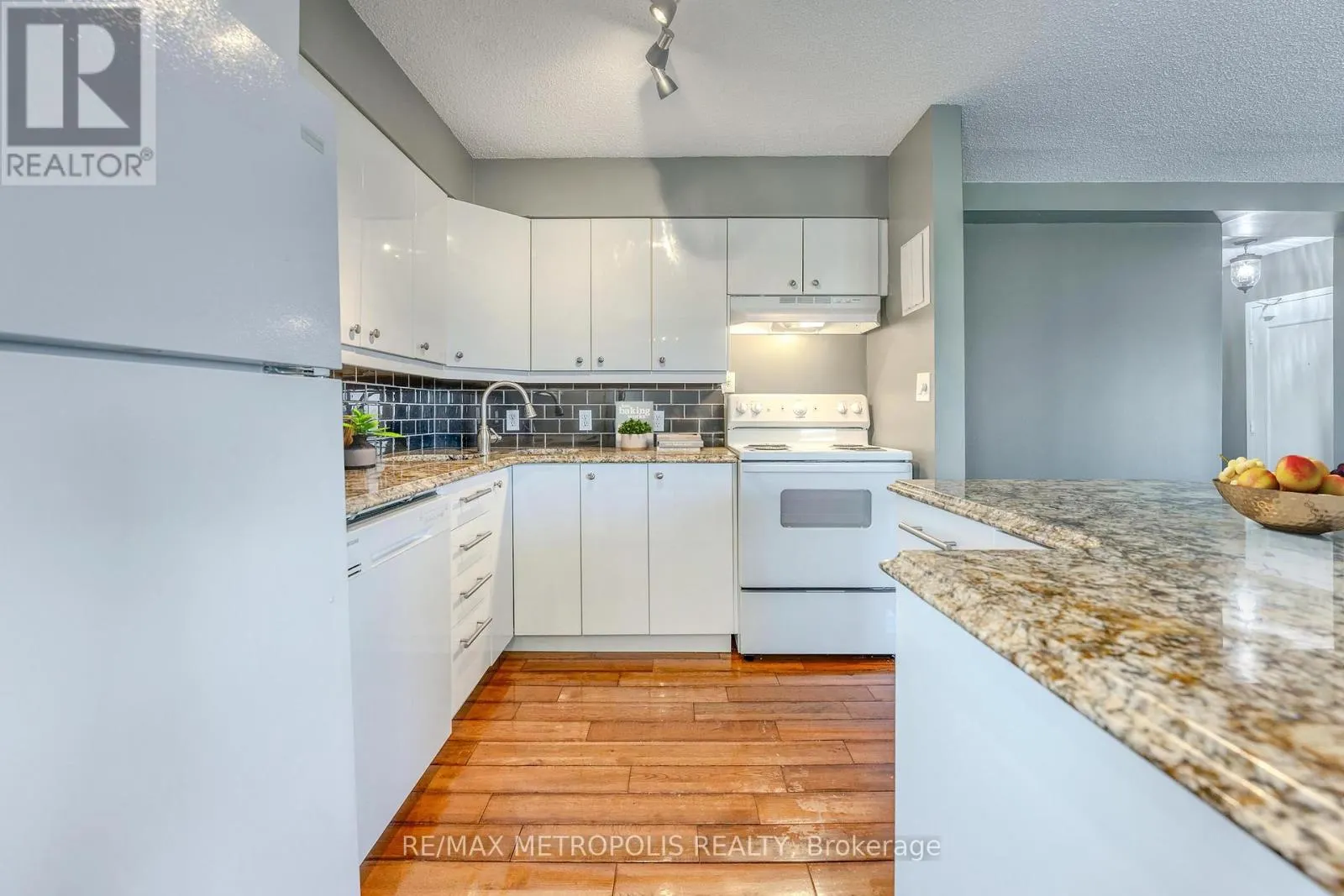 1408 - 155 FRONT STREET N