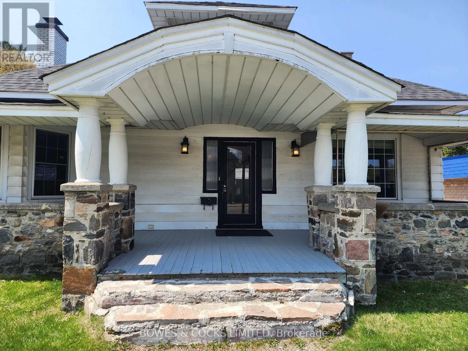 124 MAPLE AVENUE